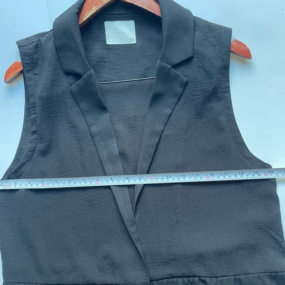 all row pleated Elegant Black Long Vest - Picture 8 of 12